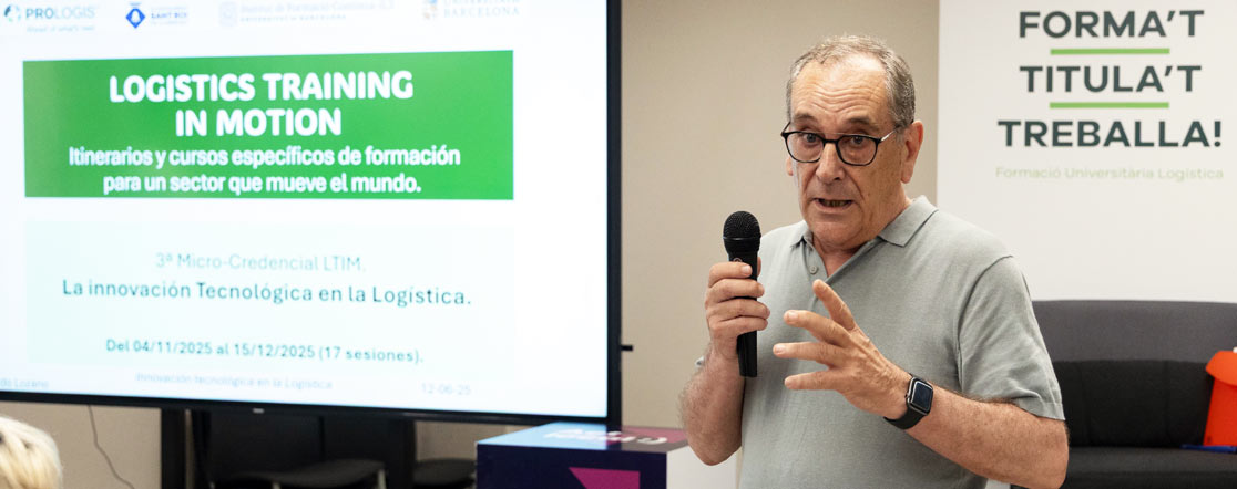 Entrega de diplomas al alumnado de la microcredencial Operaciones de Almacén y Coordinación Logística
