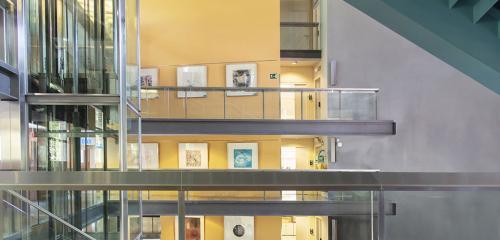 alquiler balconada interior institut de formació contínua de la universitat de barcelona